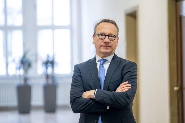 Dr. Benjamin Limbach