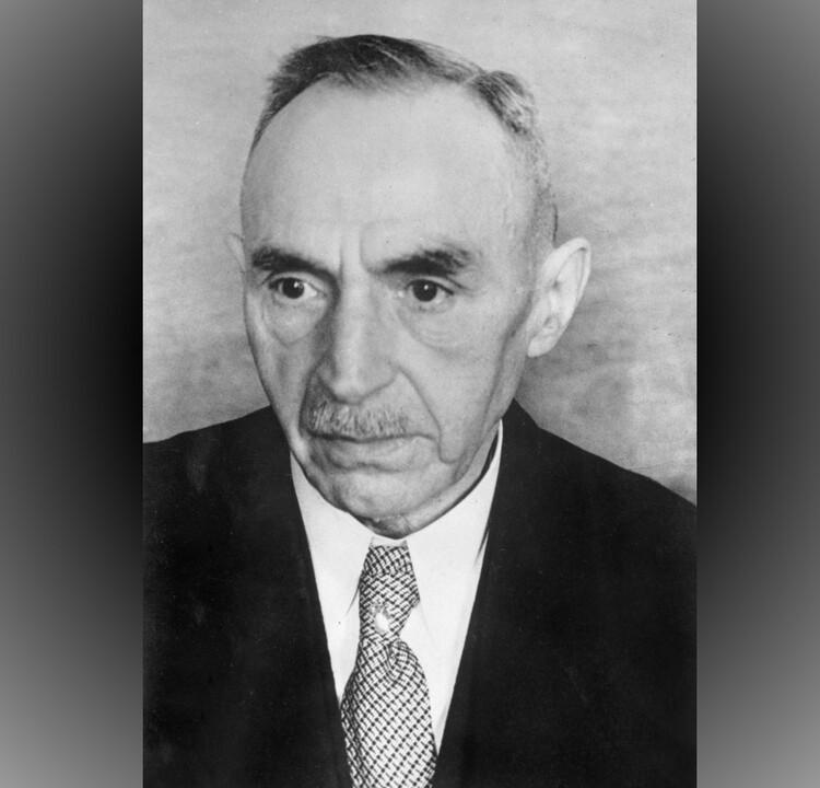 1945 - Die (Fort-) Beschäftigung vorbelasteter Richter wurde zumindest teilweise, jedoch mit widersprüchlichen Folgen, untersucht.