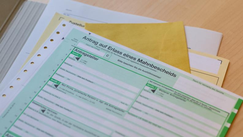 verschiedene Formulare im Mahnverfahren