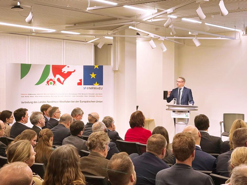 Dr. Benjamin Limbach spricht in Brüssel