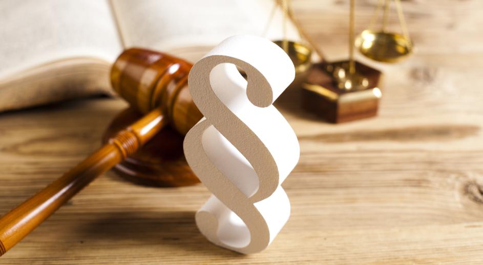 Justizhammer und -waage/Paragraphenzeichen