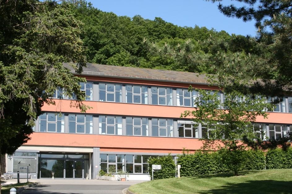 Außenansicht eines Teils der Fachhochschule für Rechtspflege NRW
