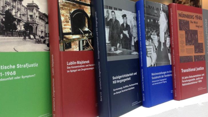 Fünf Bücher