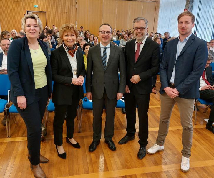 Minister der Justiz Limbach stellt den Opferschutz in den Mittelpunkt des Amtsanwalts-Symposiums