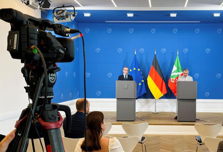 Null Toleranz für volksverhetzende Äußerungen von Amtsträgern - Innenminister Herbert Reul und Justizminister Dr. Benjamin Limbach stellen NRW-Bundesratsinitiative zur Verschärfung der Straftaten im Amt vor