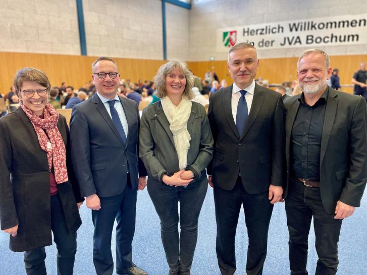 Justizminister Dr. Limbach feiert das Ramadanfest in der Justizvollzugsanstalt Bochum