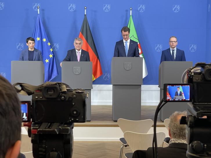Stärkung der Terrorismusbekämpfung und Verbesserungen in der Migrationspolitik: Umsetzung des Maßnahmenpakets zu Sicherheit, Migration, Prävention
